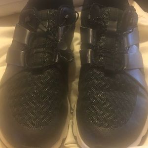 Sorel Meersalz Kinetic metallic twist.